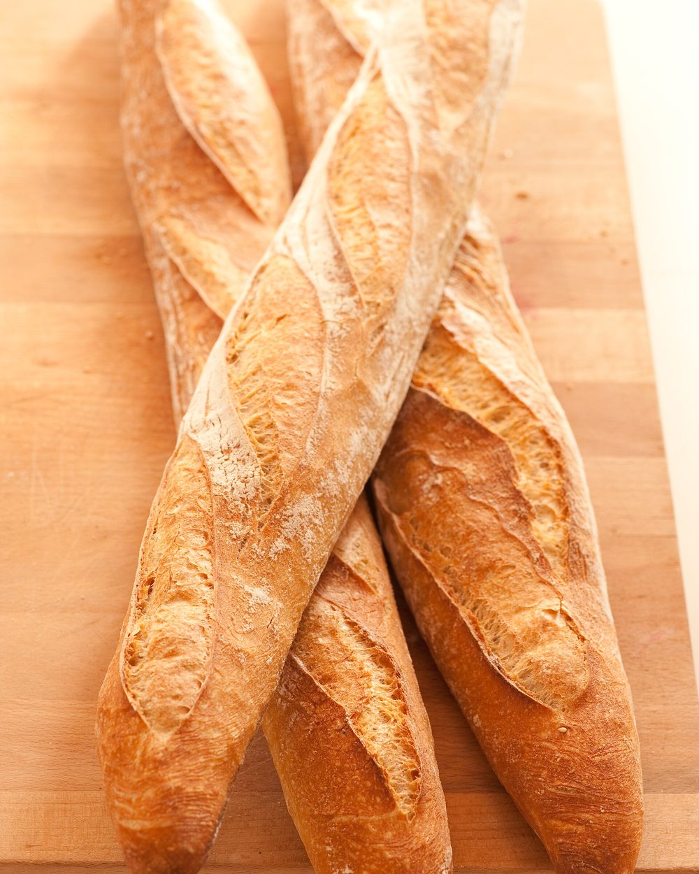 Pains et baguettes sortis du four